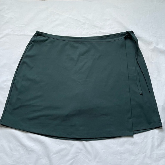 Girlfriend Collective Atlas Weekend Wrap Skort Plus Size 5XL - 47510 - Picture 3 of 16